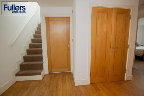 3 bedroom penthouse for sale, Green Lanes, London N21