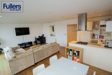 3 bedroom penthouse for sale, Green Lanes, London N21