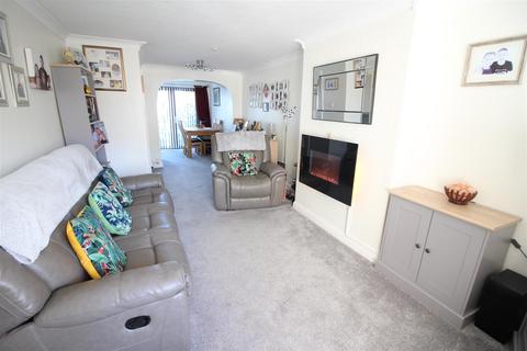 3 bedroom semi-detached house for sale, Eskdale Grove, Leeds LS25