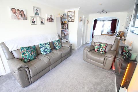 3 bedroom semi-detached house for sale, Eskdale Grove, Leeds LS25