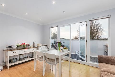 3 bedroom flat for sale, Devonshire Road, Chiswick W4