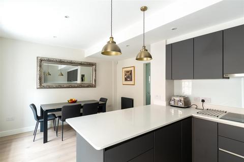 1 Cobblestone Mews, Bristol, BS8 3DQ