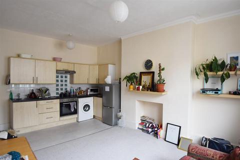 2 bedroom flat to rent, West Hill Road, St. Leonards-On-Sea