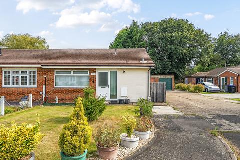 2 bedroom bungalow for sale, Lyndhurst Way, Chertsey, KT16