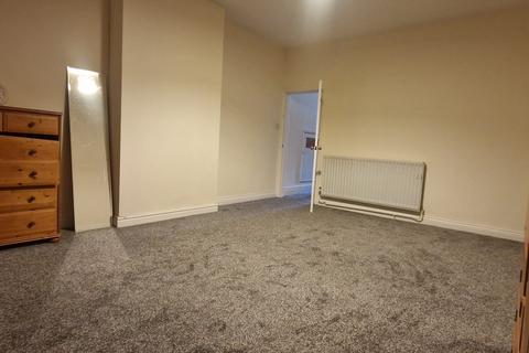 2 bedroom flat to rent, High Street, Kings Heath B14