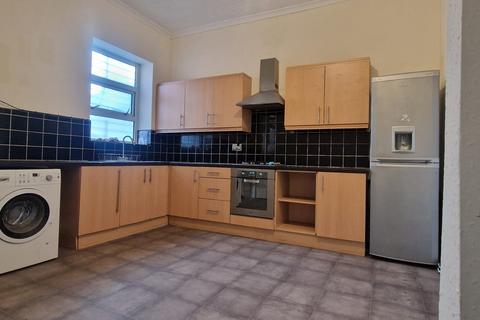 2 bedroom flat to rent, High Street, Kings Heath B14