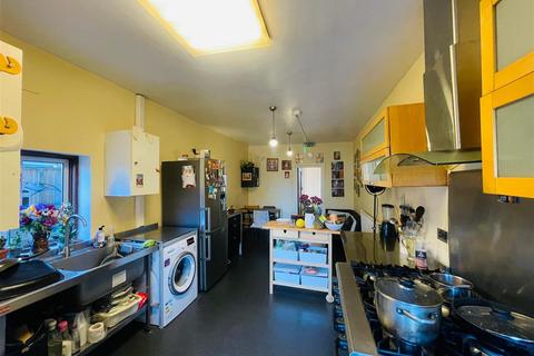 3 bedroom house for sale, Forest Road, London E17