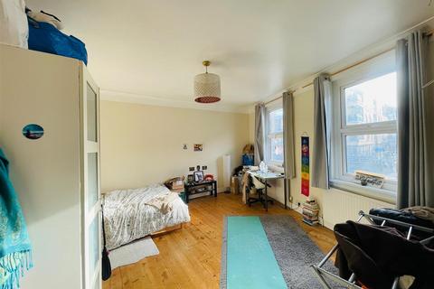 3 bedroom house for sale, Forest Road, London E17