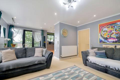 2 bedroom apartment for sale, at 5 Stanley Road, Acton, London W3