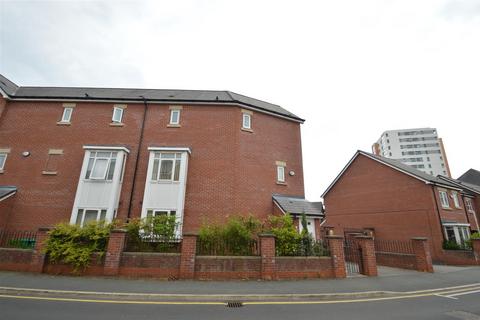 4 bedroom townhouse to rent, Pickering Street, Manchester M15