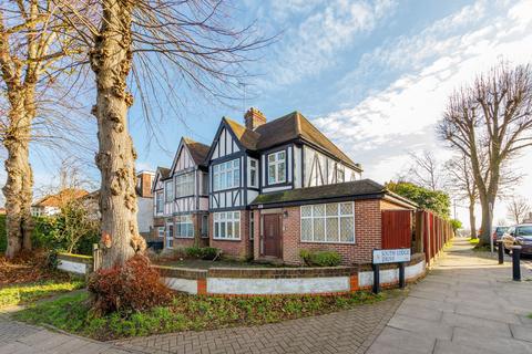 3 bedroom semi-detached house for sale, London N14