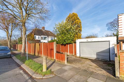 3 bedroom semi-detached house for sale, London N14