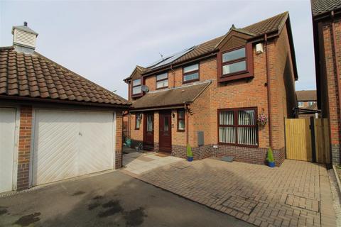 3 bedroom semi-detached house for sale, Trimaran Road, Southampton SO31