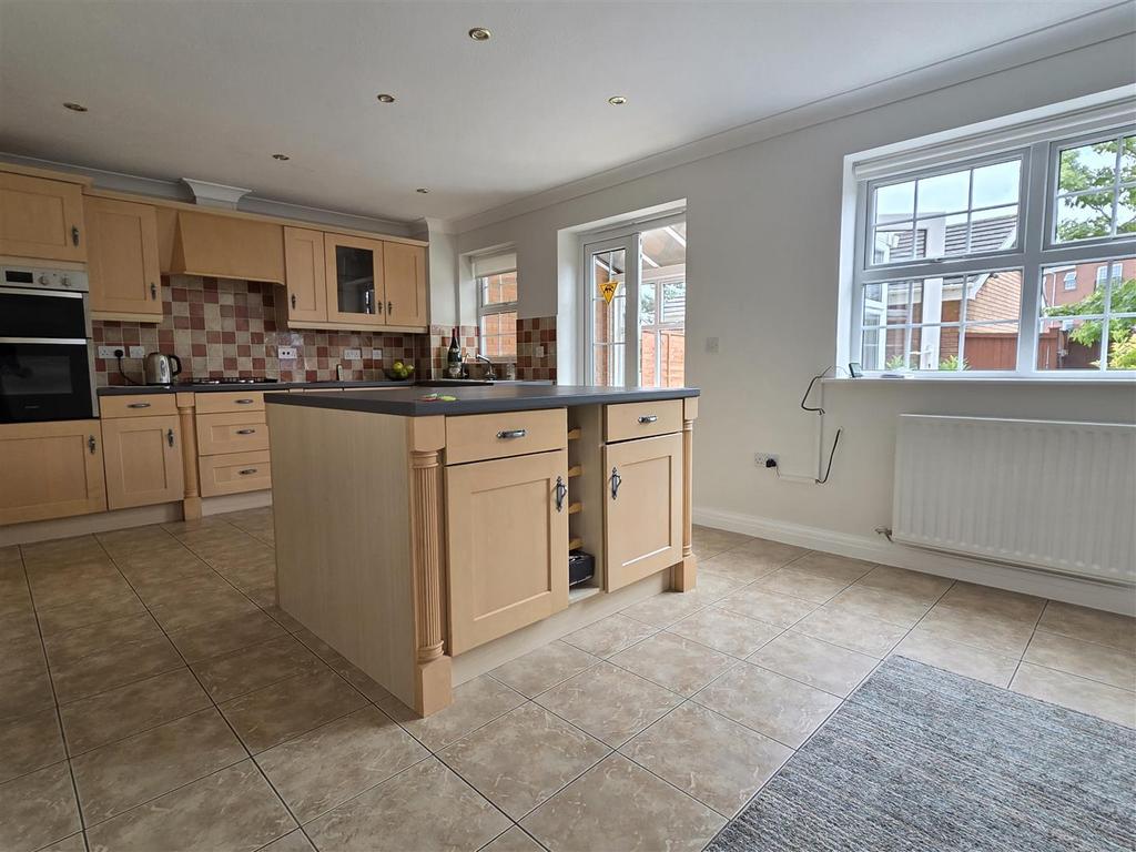 Dining kitchen