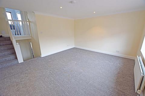 1 bedroom duplex to rent, Holding Street, Rainham