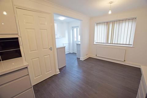 1 bedroom duplex to rent, Holding Street, Rainham