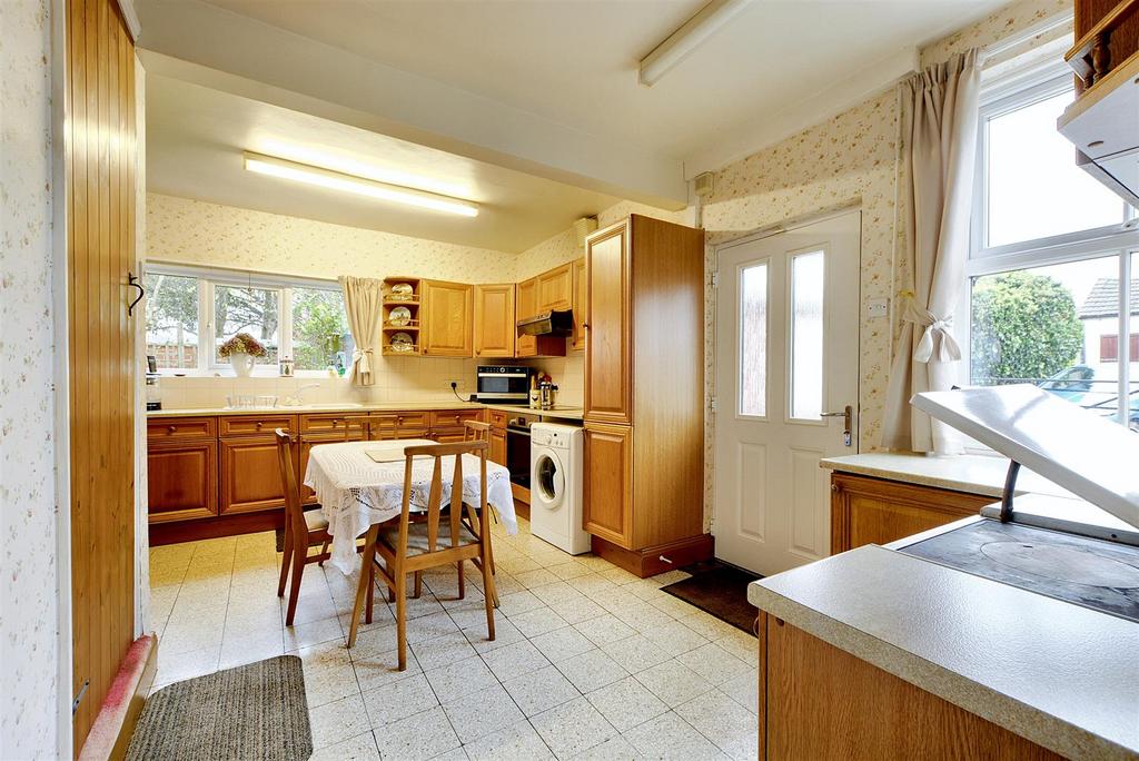 Kitchen 1.jpeg