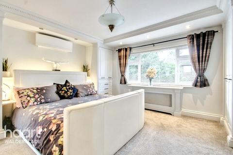 5 bedroom semi-detached house for sale, Tunbury Avenue, Chatham