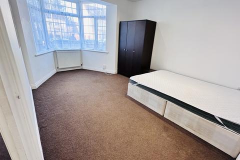 1 bedroom flat to rent, Thorn Close, Northolt UB5