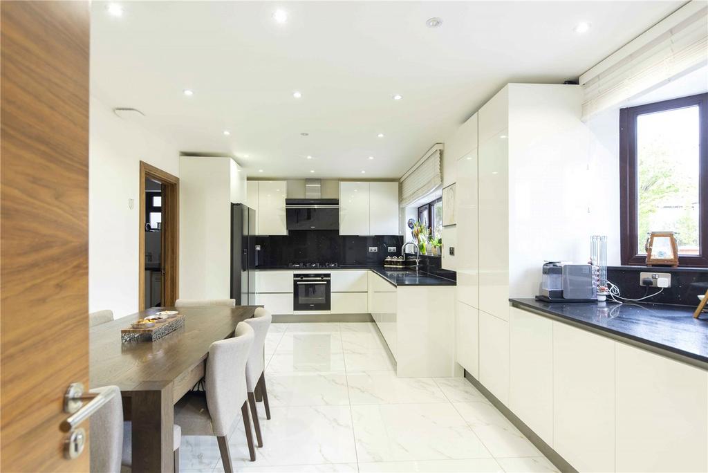Kitchen/Breakfast Rm