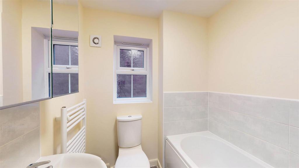 Yew Tree Close 69 Bathroom.jpg