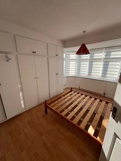 3 bedroom terraced house to rent, 3 Bedroom House For Rent London, N13