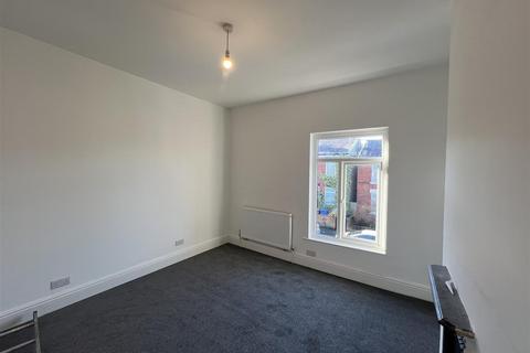 2 bedroom house to rent, Alpine Road, Stockport SK1