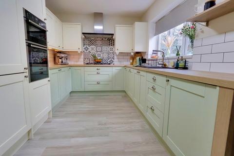 4 bedroom link detached house for sale, Bluebell Gardens, Hythe