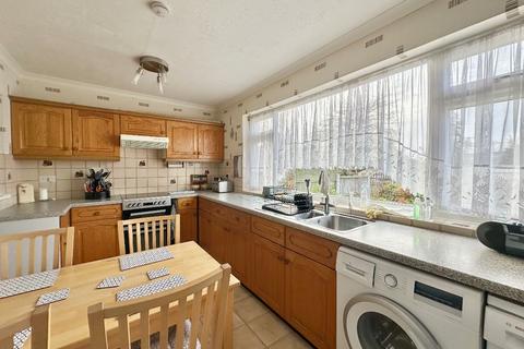 3 bedroom end of terrace house for sale, Geoffrey Avenue, Romford