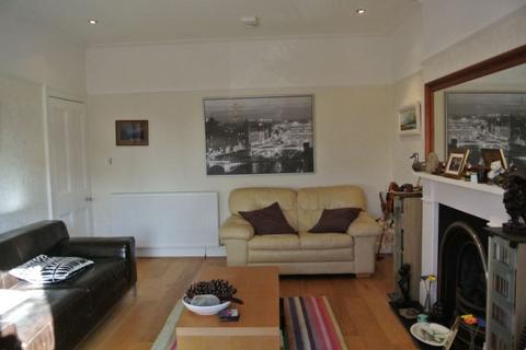 3 bedroom semi-detached house to rent, Edinburgh EH12