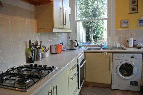 3 bedroom semi-detached house to rent, Edinburgh EH12