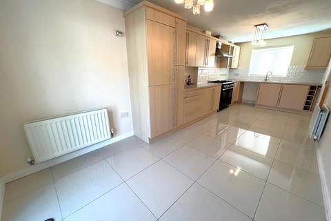 3 bedroom end of terrace house to rent, Bluebell Way, Fareham PO15