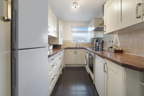 2 bedroom flat to rent, King Charles Road, Surbiton KT5