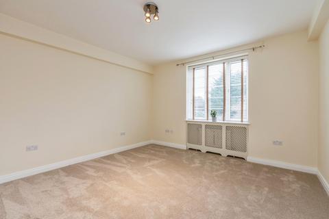 3 bedroom flat to rent, Heathway Court, Finchley Road, London, NW3