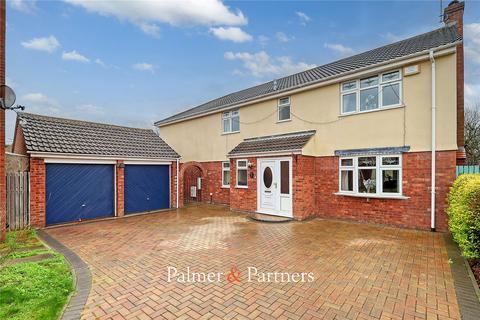 5 bedroom detached house for sale, Micawber Way, Essex CM1