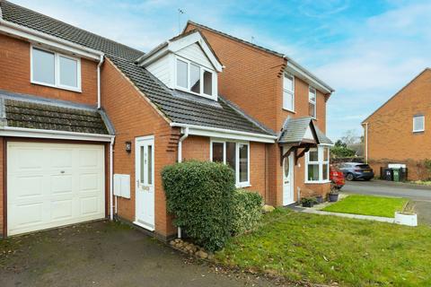 3 bedroom terraced house to rent, Chestnut Close, Lower Moor, WR10