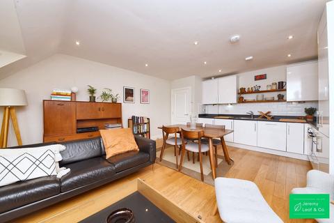 2 bedroom apartment for sale, Lankaster Gardens, London, N2