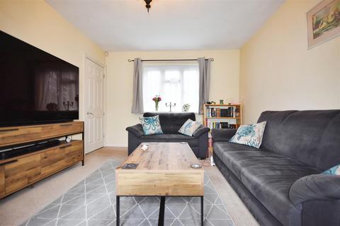 2 bedroom terraced house for sale, Hornbeam Crescent, Brentford