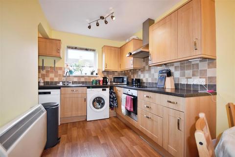 2 bedroom terraced house for sale, Hornbeam Crescent, Brentford