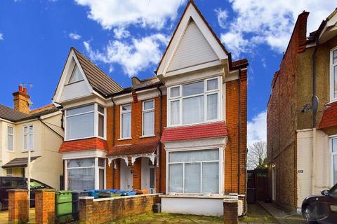 2 bedroom maisonette to rent, Hamilton Road, Harrow