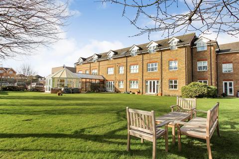 2 bedroom apartment for sale, Pemberton Road, East Molesey KT8