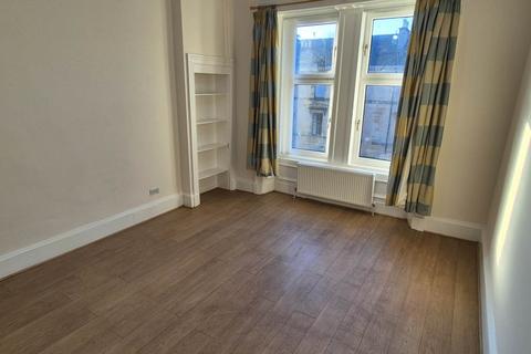 3 bedroom flat to rent, Kenmure Street, Pollokshields