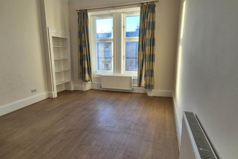 3 bedroom flat to rent, Kenmure Street, Pollokshields