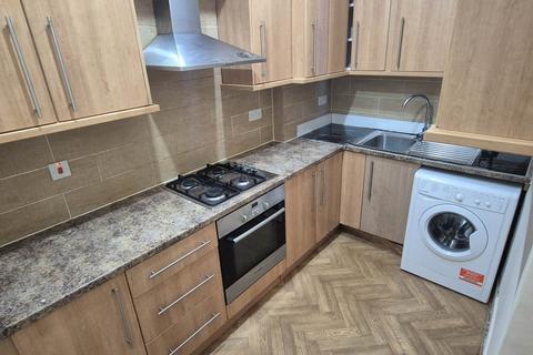 3 bedroom flat to rent, Kenmure Street, Pollokshields