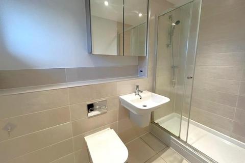 2 bedroom flat to rent, Chertsey, Surrey, KT16