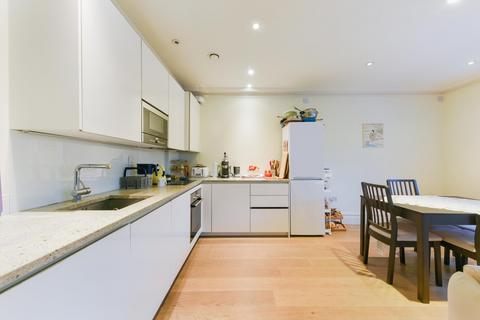 2 bedroom flat to rent, Trinity Street, London, SE1.