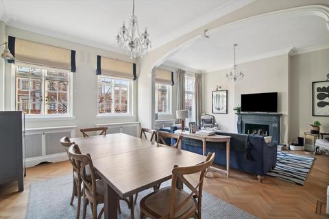 4 bedroom flat to rent, Kensington High Street, London, W8