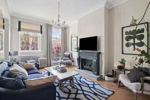 4 bedroom flat to rent, Kensington High Street, London, W8