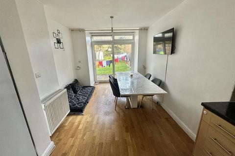 2 bedroom apartment to rent, Downhurst Avenue, London