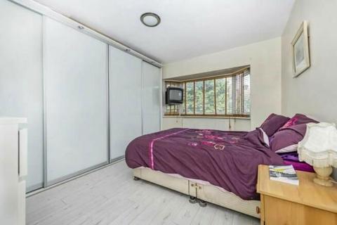 4 bedroom semi-detached house for sale, Holders Hill Road, Hendon, London, Greater London, NW7 1ND